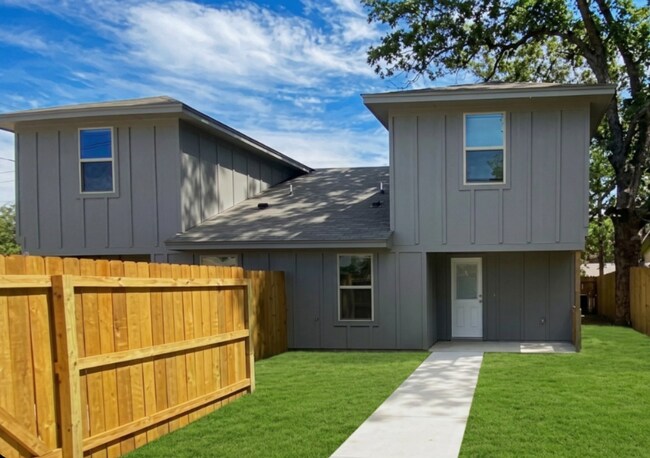 Building Photo - 1015 N 10th St