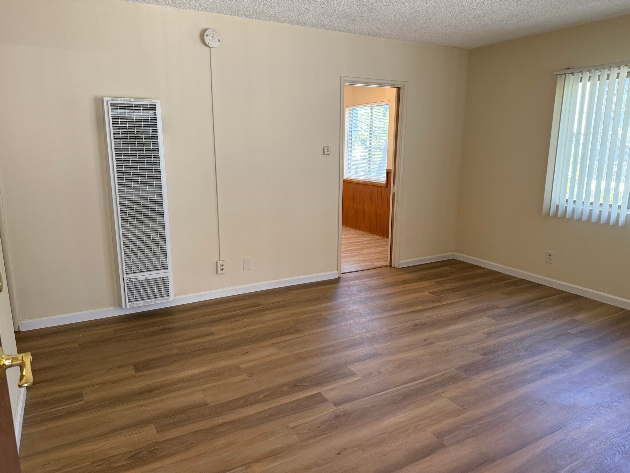 Building Photo - 330 E Fairview Ave