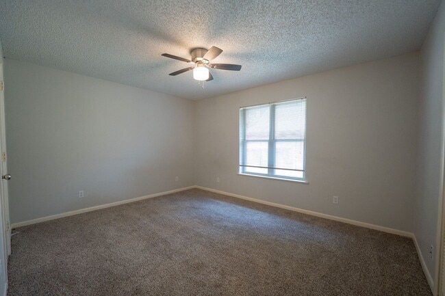 Building Photo - Charming 3-Bedroom Rental Near Lake Ray Hubbard.