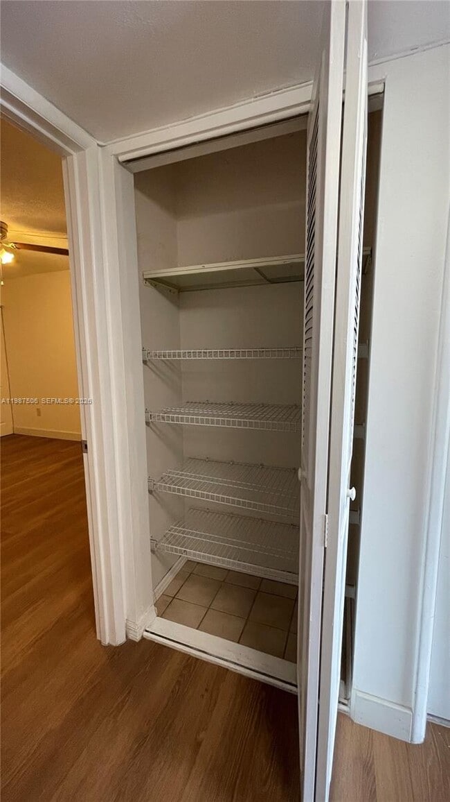 Building Photo - 9240 Fontainebleau Blvd