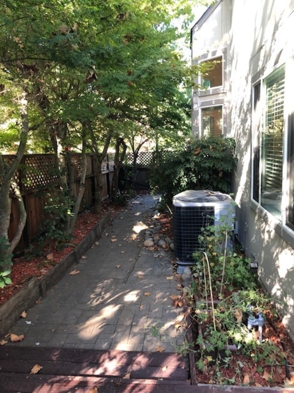 Building Photo - 1304 Foothill Dr