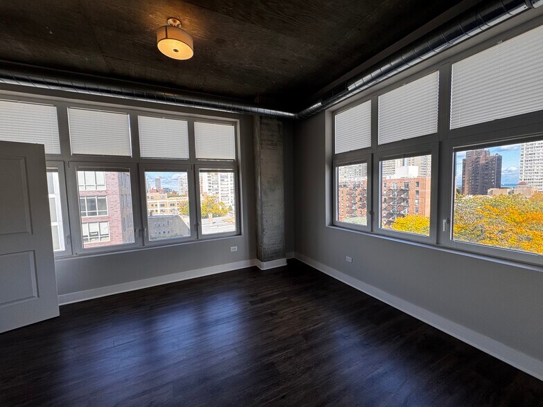 Building Photo - 3845 N Broadway St