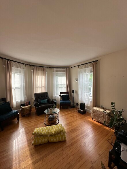 Primary Photo - 33 Hobson St