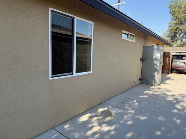 Building Photo - 221-223 Mariposa