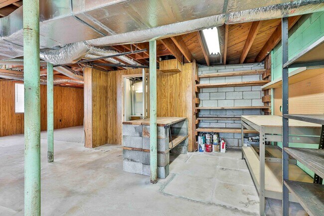 Building Photo - PROCUREMENT ONLY 334 Porter Road - Available Now! Ranch style home with spacious floor plan & bea...