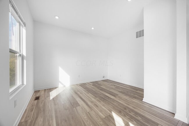 Building Photo - 6295 Honey Farm Way