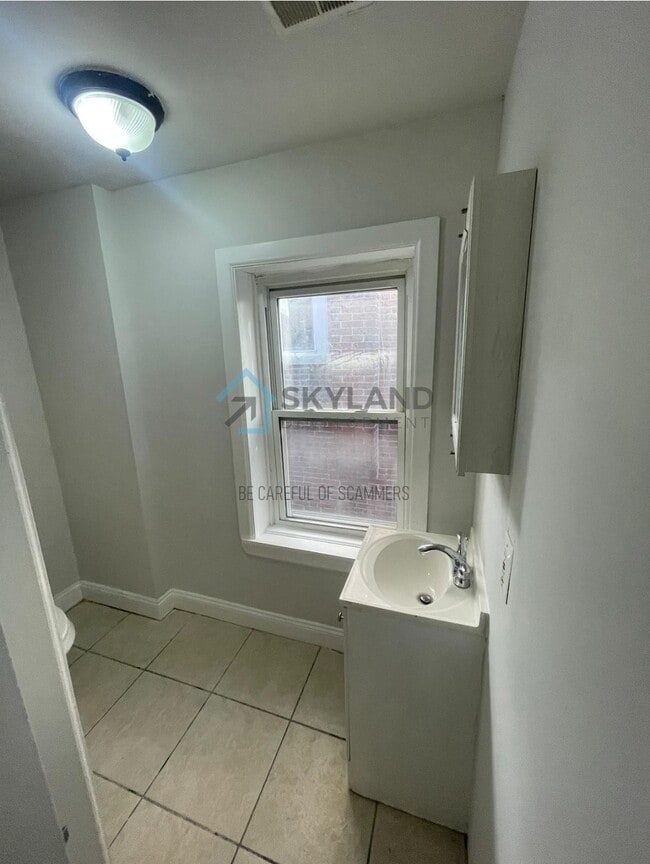 Building Photo - 1519 N 60th St