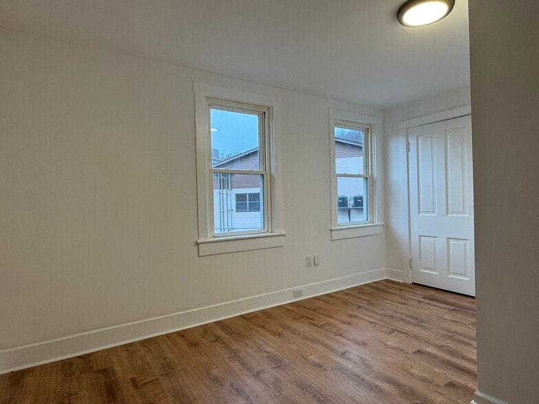 Building Photo - 16 Sycamore St