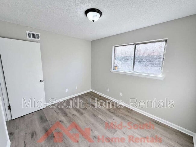 Building Photo - 139 N Claybrook St