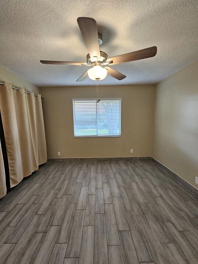 Building Photo - 4859 Orleans Ct