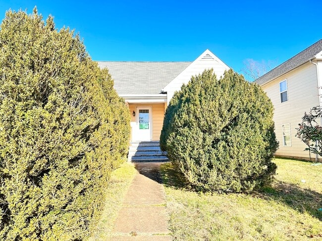 Building Photo - 122 Summit St