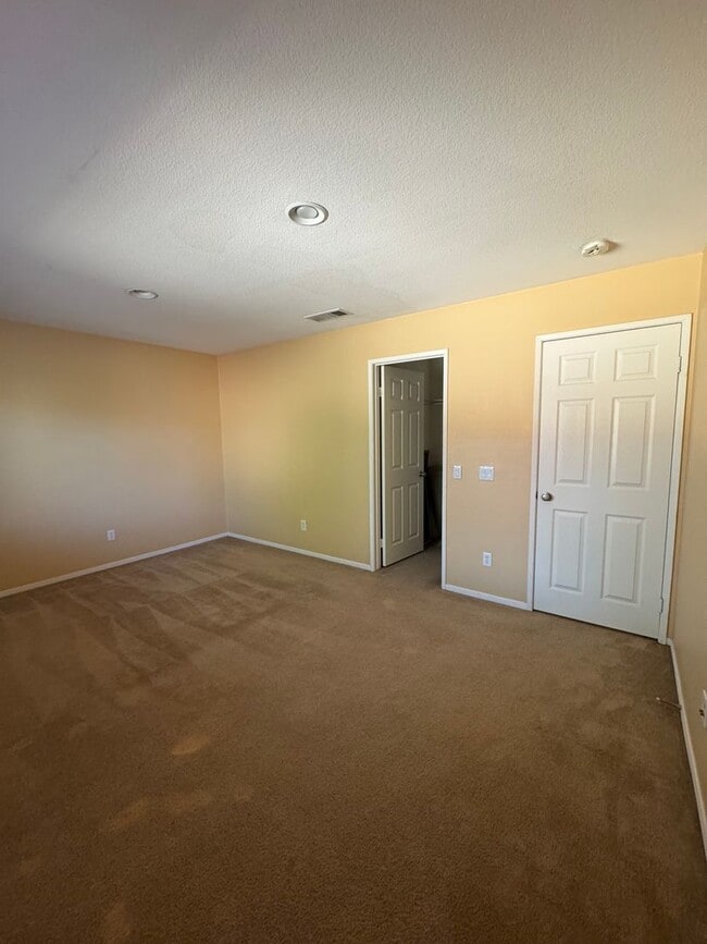 Building Photo - Welcome to Your New Home In Winchester