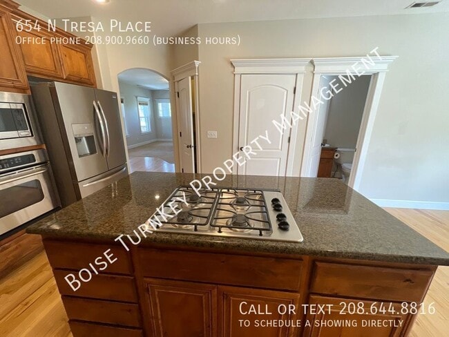 Building Photo - 654 N Tresa Pl