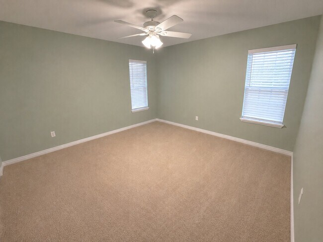 Building Photo - 136 Pine Arbor Cir