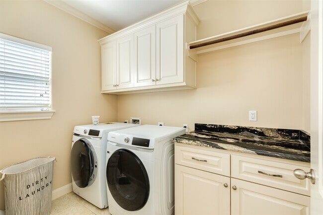 Building Photo - 1418 Ave M 1/2