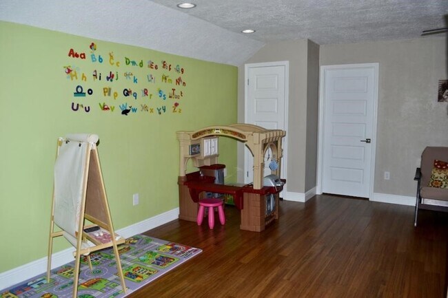 Building Photo - 43 Hickory Oak Dr