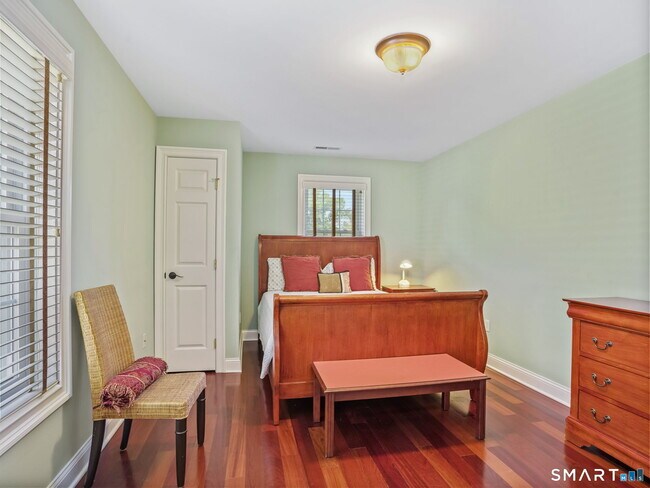 Building Photo - 56 Barholm Ave
