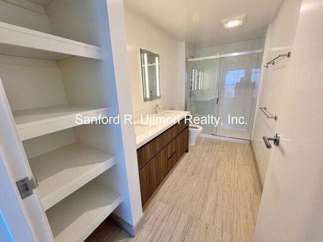 Building Photo - lion4301