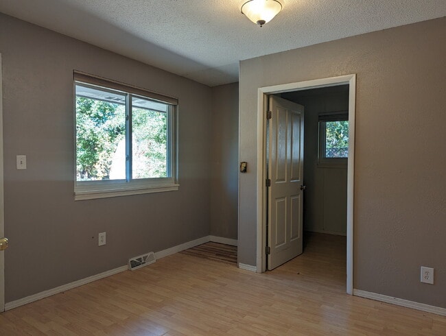 Building Photo - Great ranch home in the heart of Longmont!