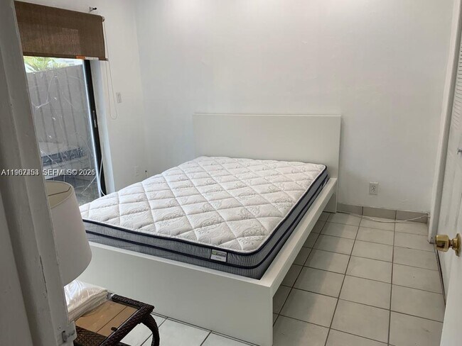 Building Photo - 3475 SW 1st Ave