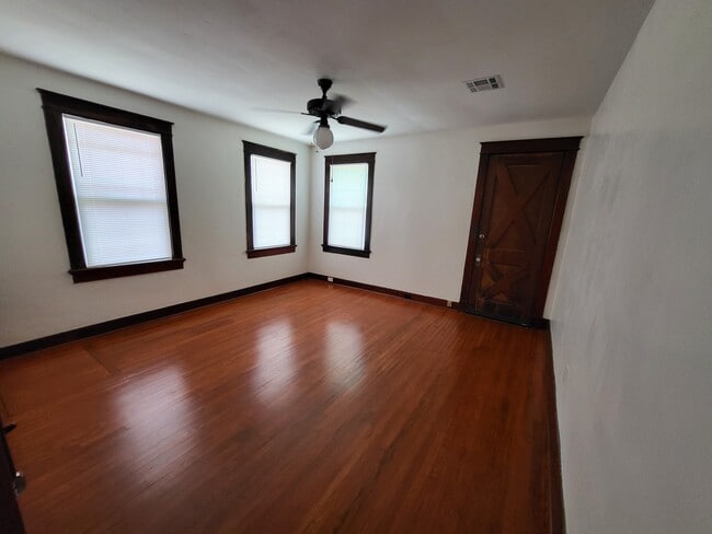 Large Bedroom - 2231 Marengo St