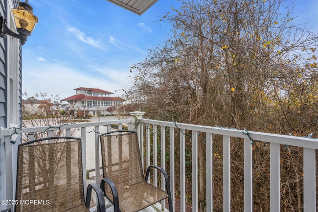 Building Photo - 336 E Lacey Rd