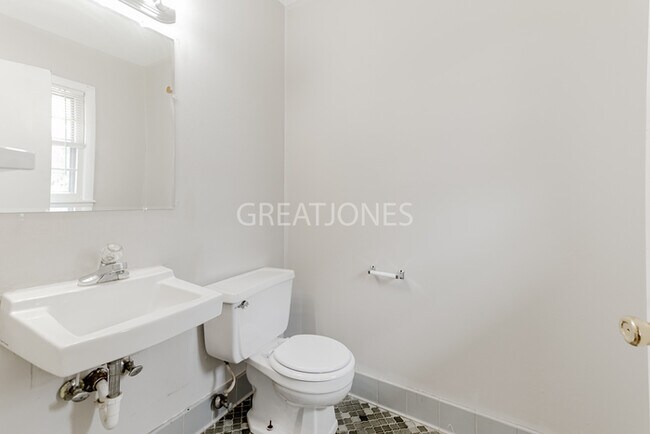 Building Photo - Charming 3 Bedroom in Hope Mills!