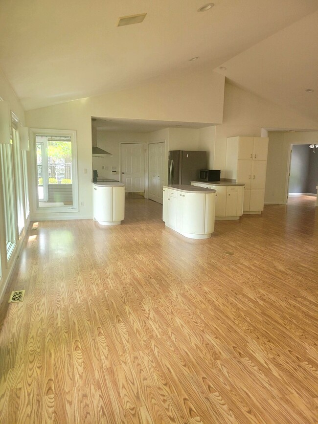 Building Photo - 11 Milnor Cir