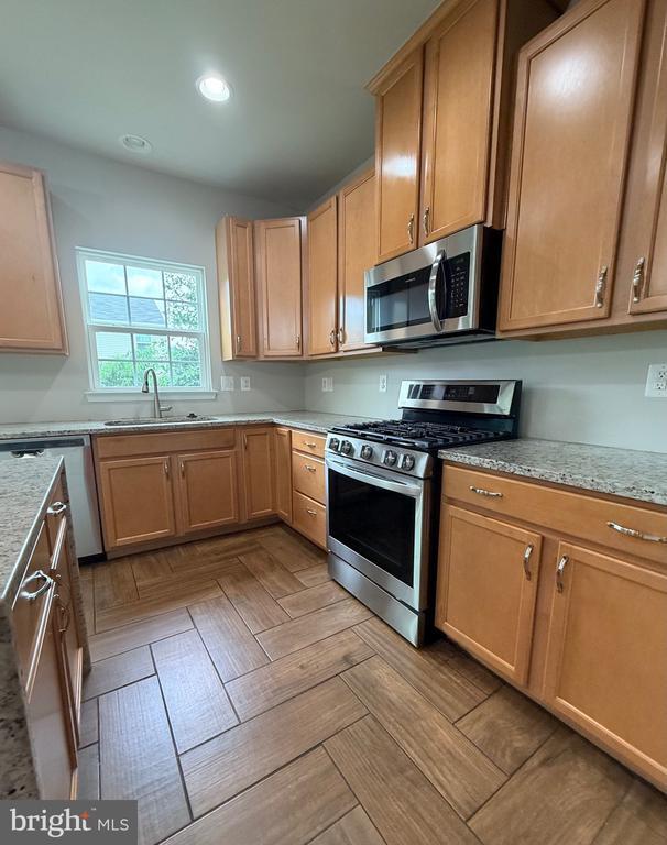Building Photo - 9411 Wood Creek Cir