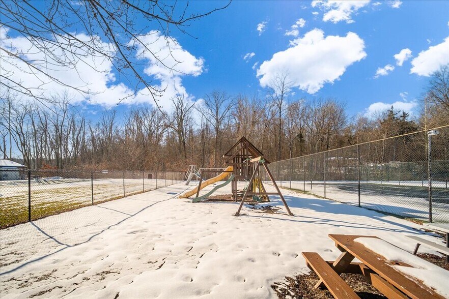 Building Photo - 45 Scarborough Ln