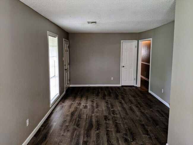 Building Photo - Central Lafayette Charmer