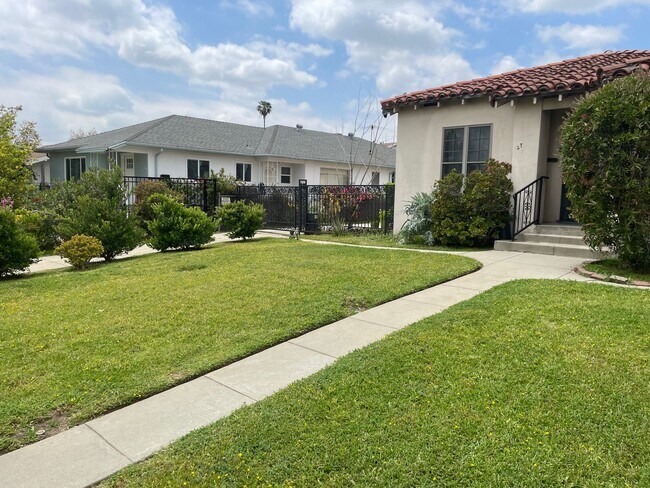 Building Photo - APT PRIMROSE