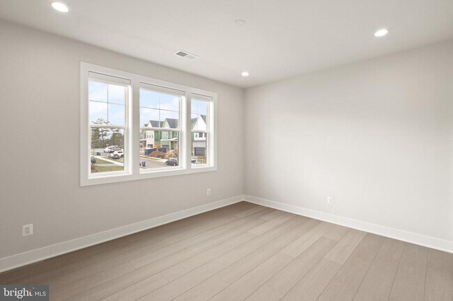 Building Photo - 857 N Manchester St