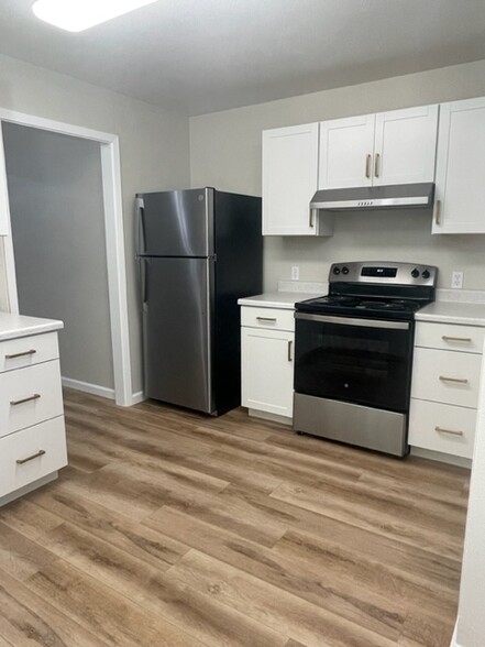 Kitchen - 240 Chestnut Ave