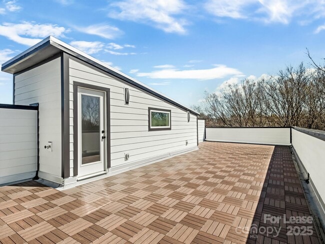 Building Photo - 1310 N Davidson St