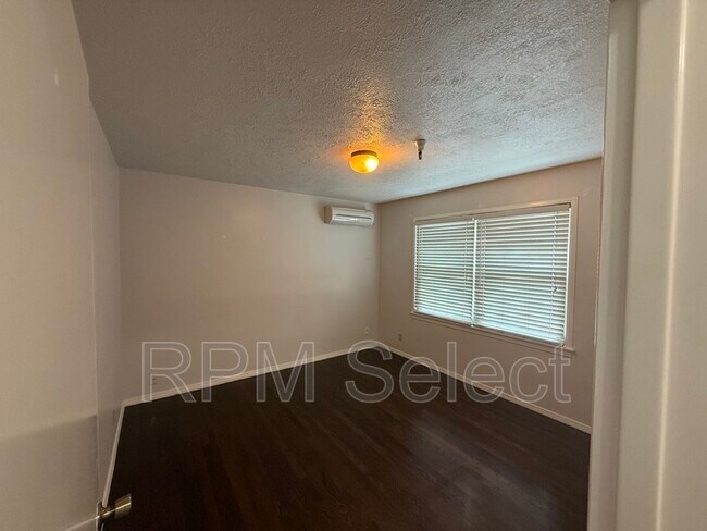 Building Photo - 1715 H St