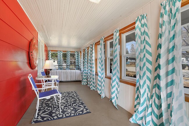 Building Photo - 705 N 5th Ave