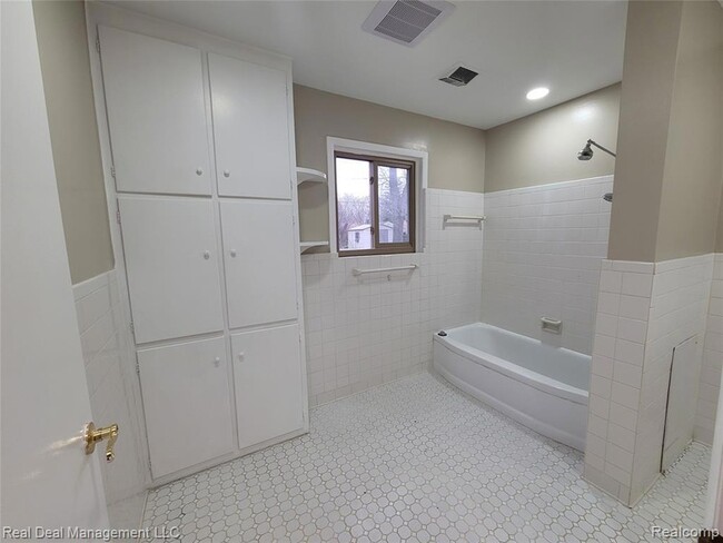 Building Photo - 2534 Depew Dr