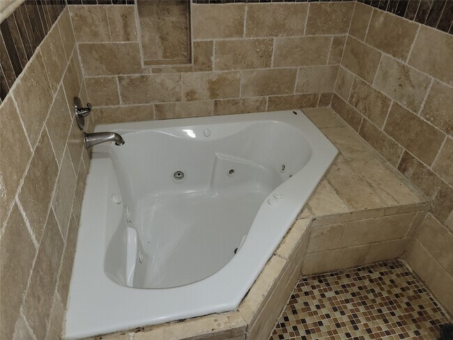 Building Photo - 7803 Broadview Dr