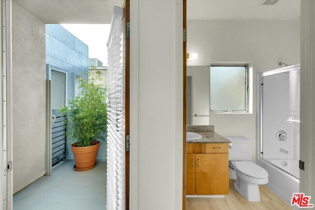 Building Photo - 11960 Iowa Ave