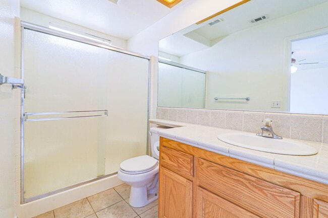 Building Photo - Beautiful Single Family Home located in He...