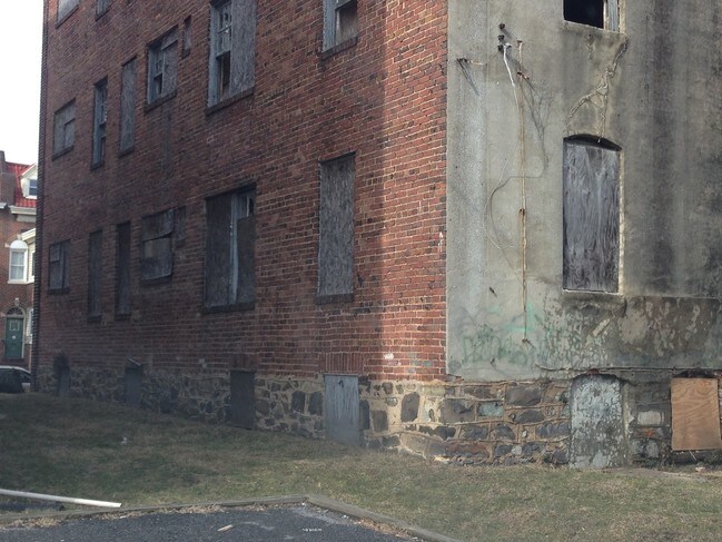 Building Photo - 2427 Callow Ave