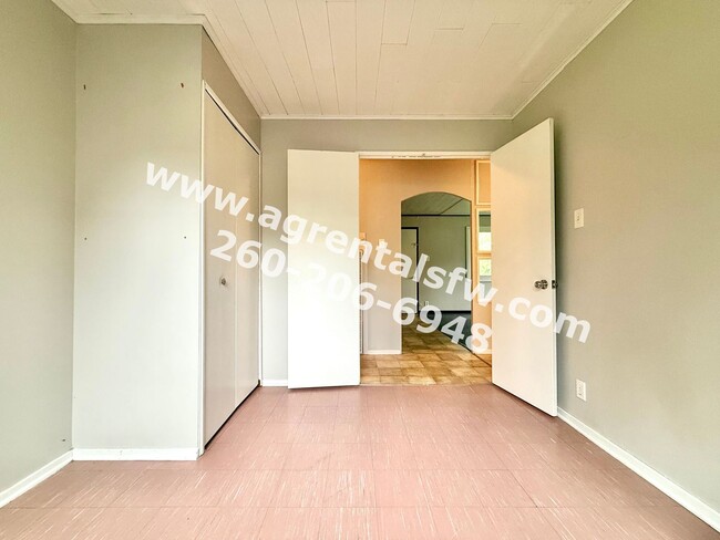 Building Photo - 3 Bedroom House