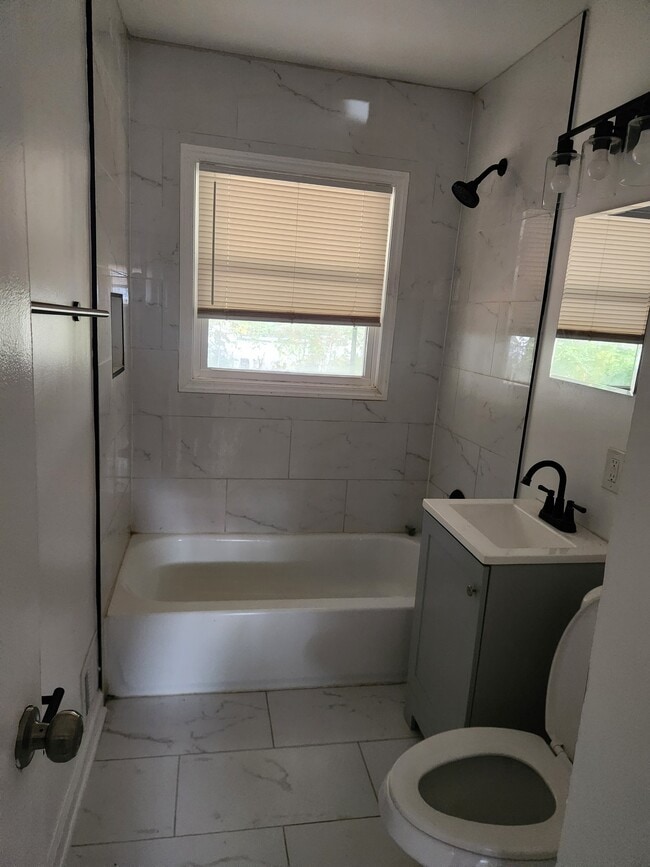 Building Photo - 2511 Millvale Ave