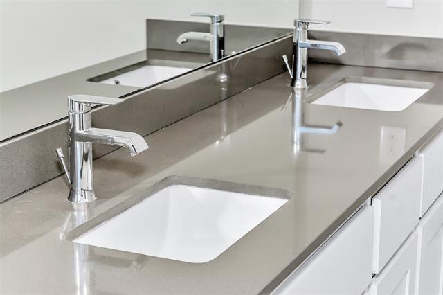 Building Photo - 11524 Leeson St