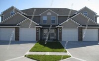 Building Photo - Spacious 3 Bed/2.5 Bath Platte City Duplex...