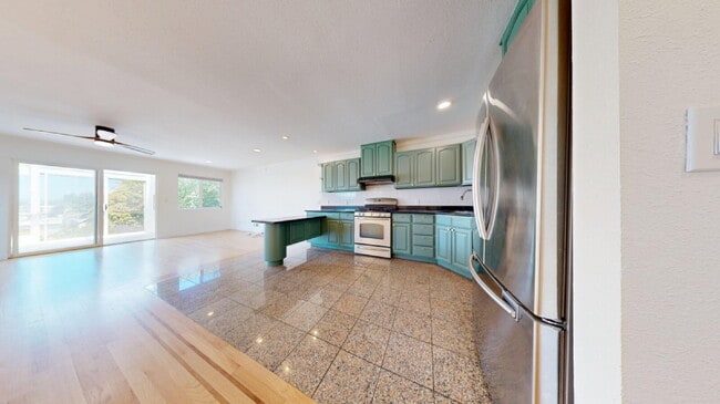 Primary Photo - Spacious 3BD/3BA Home with Sunroom, Renova...