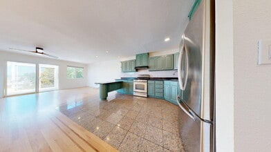 Building Photo - Spacious 3BD/3BA Home with Sunroom, Renova...
