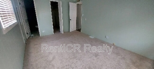 Building Photo - 245 Lake Tarpon Dr