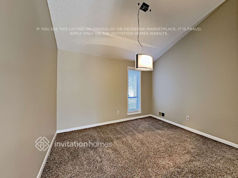 Building Photo - 125 S Falcon Bluff